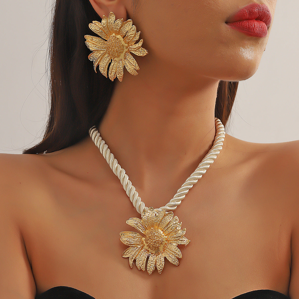 Metal Light Luxury High-grade Sense Necklace And Earrings Suite