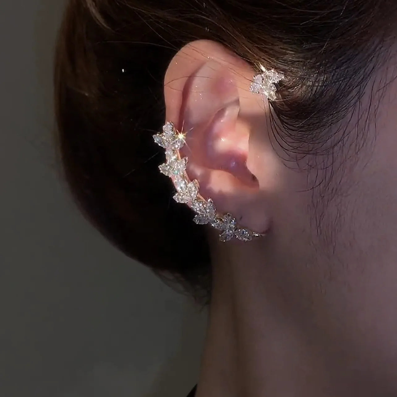 2023 New Korean Angel Wing Rhinestone Earrings Shiny Drill Arc Ear Hanging Clip Earrings for Women Unusual Ear Cuff